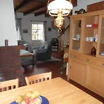 Semesterbostad Haus Lotte *